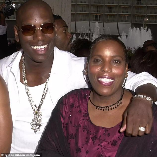 توفيت بريسيلا في فبراير 2022 بعد صراعها مع كوفيد والالتهاب الرئوي. (الصورة: الأم والابن في صورة غير مؤرخة)