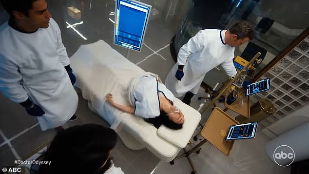 وبينما يروي القبطان، تُعزف أغنية Wouldn't It Be Nice لفرقة Beach Boy في الخلفية مع توقفات مخيفة وأصوات صفير من جهاز مراقبة معدل ضربات القلب لإضفاء شعور مقلق ومثير للتشويق. وسرعان ما تتجه الأمور نحو الأسوأ حيث تبدأ الموسيقى في التباطؤ والتشويش. وينهار رجل بجوار حمام السباحة، وتتشنج امرأة على سرير المستشفى، وتراقب امرأة أخرى رجلاً يسقط على ظهره ويسقط في المحيط.