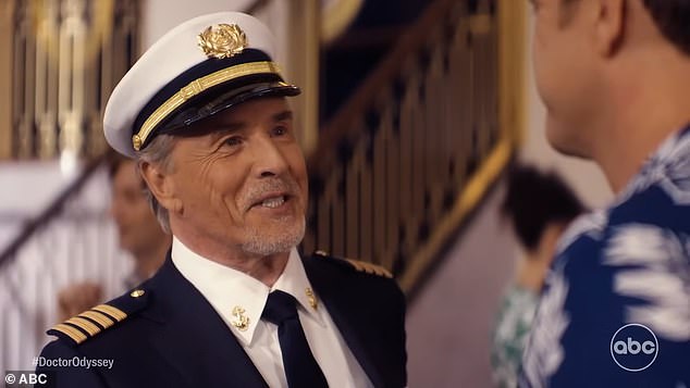 تم الترحيب به على متن السفينة الأوديسة من قبل الكابتن روبرت ماسي