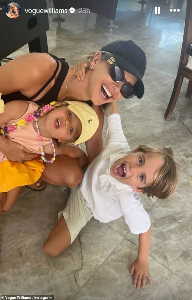 لقد استمتعت هي وأطفالها بعد السفر لدعم سبنسر