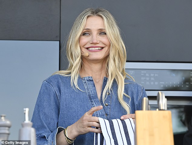 خلال مقابلة مع Goop التابعة لغوينيث بالترو في عام 2021، تحدثت كاميرون أيضًا عن تربية الأسرة بعد أن رحبت بطفلها الأول في الأربعينيات من عمرها؛ شوهدت في مايو في نابا، كاليفورنيا