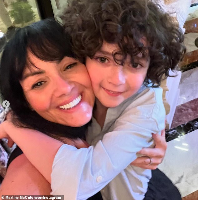 بدت نجمة فيلم Love Actually، البالغة من العمر 48 عامًا، في حالة معنوية رائعة أثناء استمتاعها بإجازتها في ماربيا، وهي تداعب ابنها في مجموعة من اللقطات الحلوة.