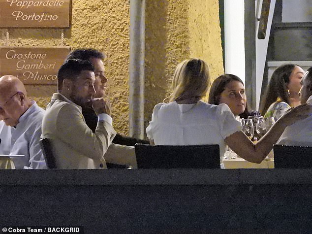 وبينما يواصل العرض المثير للجدل مكافحة مزاعم التنمر، بدا الراقص الإيطالي في حالة من الكآبة أثناء إجازته المريحة