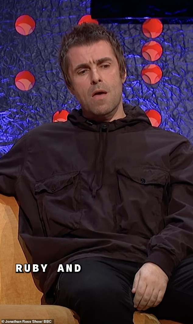 خلال العرض، اعترف ليام بأن كلاب النقانق هي كلاب ليري تمامًا، وقال: 