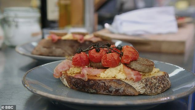 كانت المهمة الأولى في الحلقة هي تكليف كريستين بإعداد وجبة من النقانق البيضاء، حيث قامت كريستين بإعداد طبق إفطار يحتوي على الطماطم ولحم الخنزير المقدد والبيض