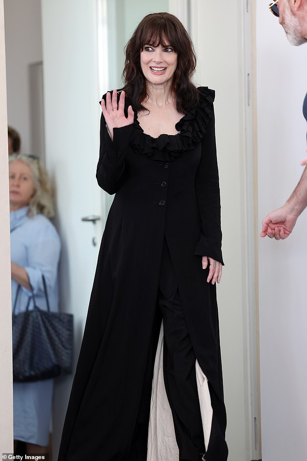 تشارك وينونا في بطولة الفيلم بدور البطولة الرئيسية ليديا، وقد شوهدت وهي تصل إلى البندقية يوم الثلاثاء