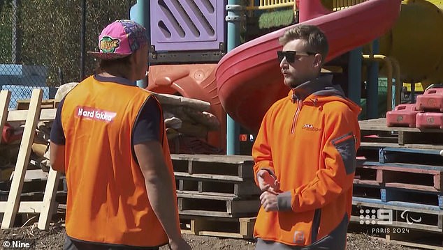 ثم واجه الفريق الأصفر الغاضب بانيههم، ميلر (يمين)، وأخبروه بصراحة أن خدماته لم تعد مطلوبة