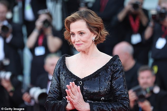 كما لم تستبعد الممثلة العودة بدور إلين ريبلي في سلسلة أفلام Alien