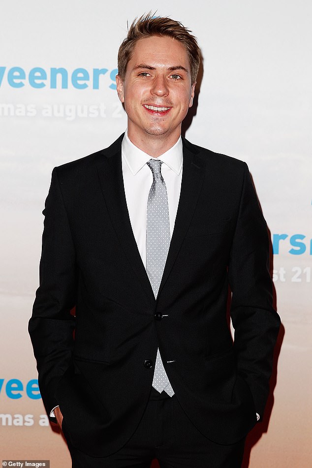 قال جو توماس، 40 عامًا، الذي جسد شخصية سيمون في الفيلم الكوميدي الناجح، إن جميع الممثلين الرئيسيين على استعداد للعودة معًا بعد عقد من الزمان منذ عرض الفيلم الأخير.