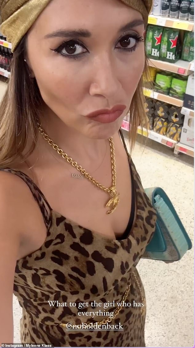 قبل التوجه إلى الحفلة، صورت ميلين نفسها في أحد المتاجر الكبرى أثناء بحثها عن هدية لتقدمها لصديقتها ومضيفة الحفلة