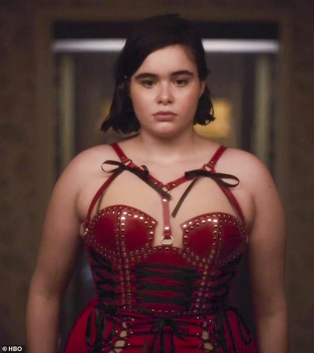 وقالت مصادر لـ DailyMail.com إنها فقدت بعض الوزن لمحاولة الحصول على المزيد من الأدوار التمثيلية بعد انسحابها من دور كات هيرنانديز في مسلسل HBO الناجح Euphoria (شوهد بدور كات في عام 2019)