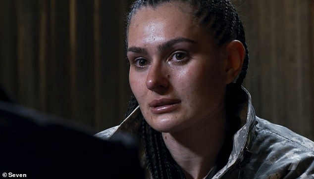 أصبحت شخصية مشهورة بعد أن تم الكشف عن أنها زورت ثلاث حالات حمل عندما كانت صديقة رينولدز، بعد أن التقى الثنائي على إنستغرام في عام 2018. ووصفت ذلك لاحقًا بأنه 