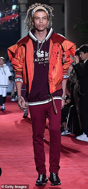 آخر: في نفس العرض ولكن بمظهر مختلف