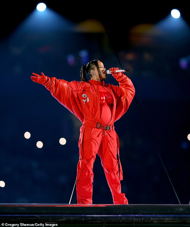 وفي العام الماضي، كشفت ريهانا عن حملها الثاني أثناء تألقها في Super Bowl LVII، الذي حصد 121 مليون مشاهد.