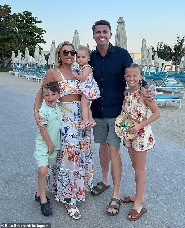 نشأ بيلي وجريج، اللذان لديهما ثلاثة أطفال، نيللي، 10 أعوام، وآرثر، 7 أعوام، ومارجوت، 21 شهرًا، على برامج تلفزيون الواقع منذ ولادتهما.