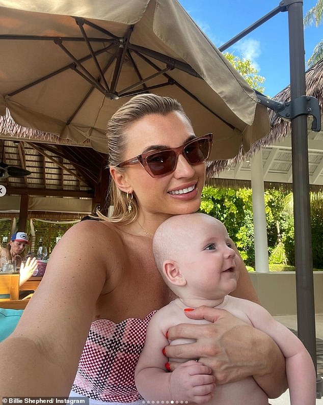 منذ أن ترك سام المسلسل في عام 2021، استمرت بيلي وجريج في عرض حياتهما الساحرة في برنامجهما الخاص - حيث تم تقديم ابنتهما الرضيعة مارغوت