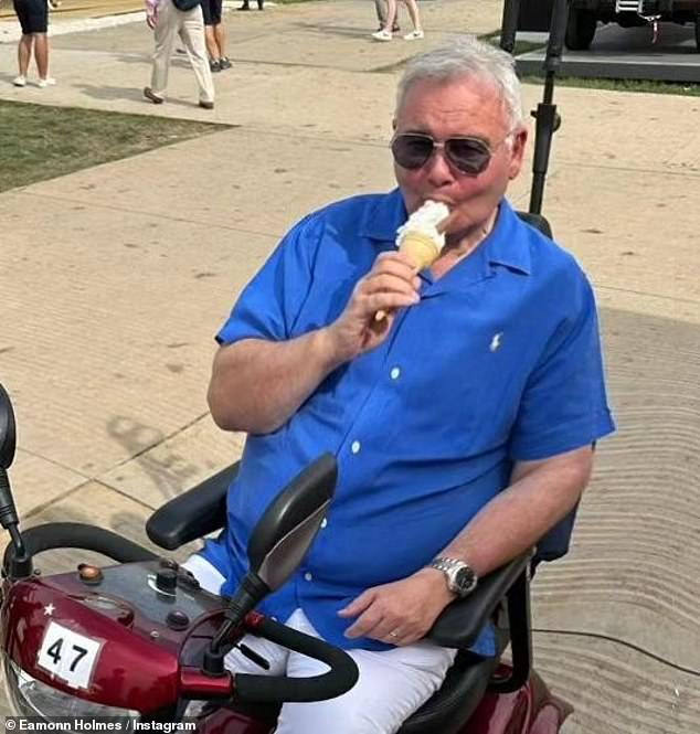 خضع لجراحة العمود الفقري في عام 2022 بعد سنوات من آلام الظهر المزمنة وخضع سابقًا لاستبدال مفصل الورك المزدوج في عام 2016