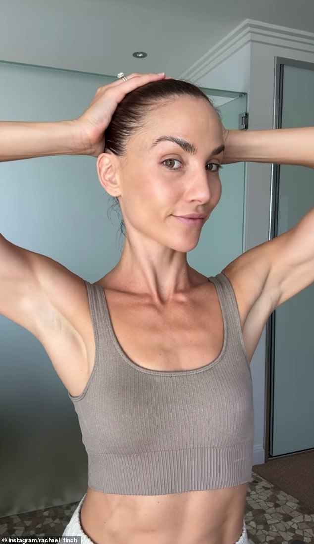 شاركت مؤسس مكملات Kissed Earth سابقًا مع Daily Mail Australia ما هو يومها الصحي النموذجي على طبق من ذهب