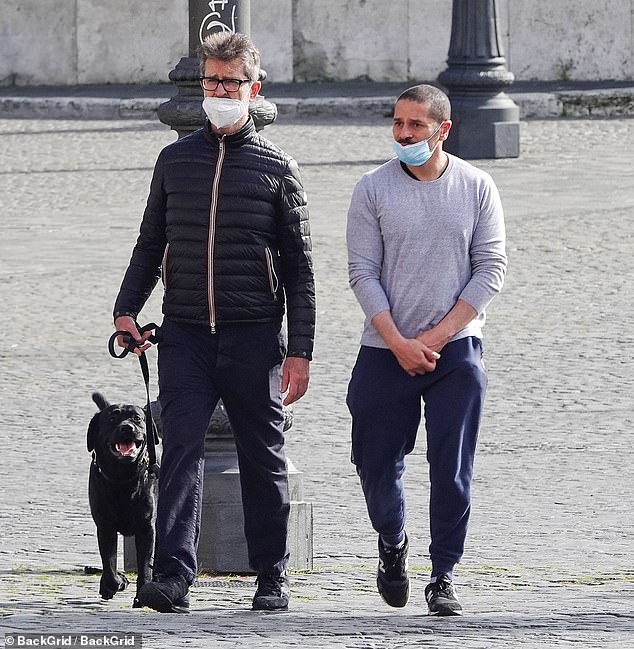 يظهر روبرت هنا مع هنريكي، المحاسب البرازيلي، الذي تزوجه في وقت سابق من هذا العام