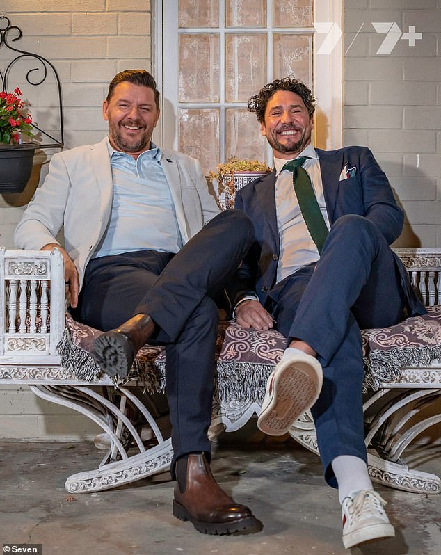 واجهت MKR بعض المشكلات منذ عودتها إلى شاشات التلفزيون في السنوات الأخيرة. في سبتمبر 2023، نجح العرض الأول للموسم الثالث عشر من مسابقة الطهي في جذب 470 ألف مشاهد فقط في العواصم الكبرى. في الصورة: فيلدل وفاسنيدج في موقع التصوير