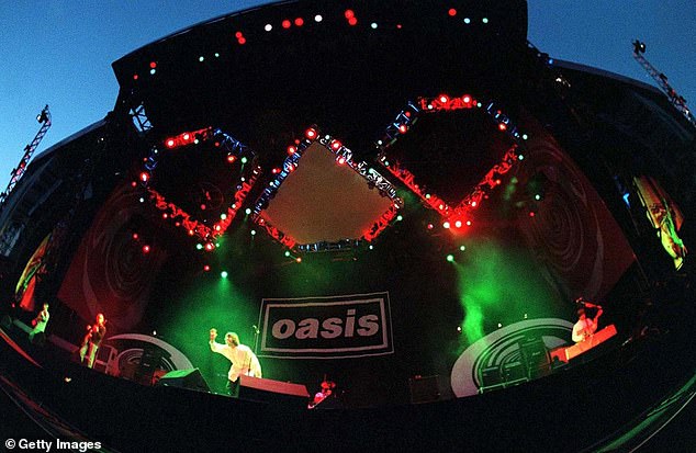 شهدت حفلات Oasis لعام 1996 في Knebworth أكبر طلب على تذاكر الحفلات الموسيقية في تاريخ المملكة المتحدة