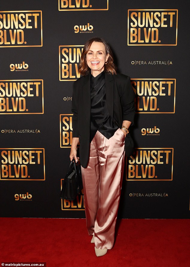 في أواخر الشهر الماضي، كانت ليزا مبتسمة على السجادة الحمراء في ليلة افتتاح Sunset Boulevard في سيدني حيث تواصل عودتها الهادئة
