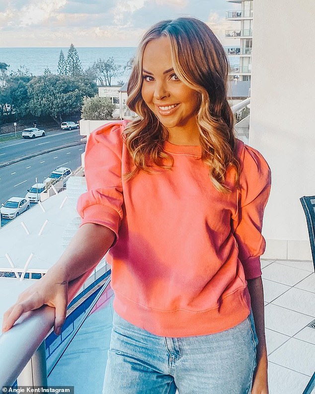 قالت نجمة Gogglebox Australia لمجلة Stellar أن والديها كانا يبقيان معركة والدها الصحية سرًا حتى عودتها إلى المنزل أثناء جائحة فيروس كورونا عام 2020