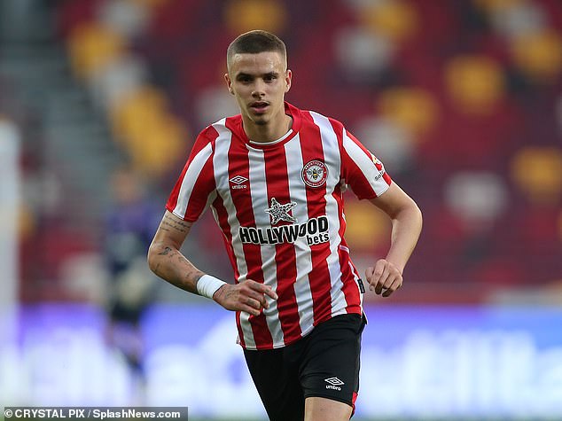 ذكرت تقارير أن روميو ترك ناديه في الدوري الإنجليزي الممتاز لكرة القدم للتركيز على مهنة في مجال الموضة