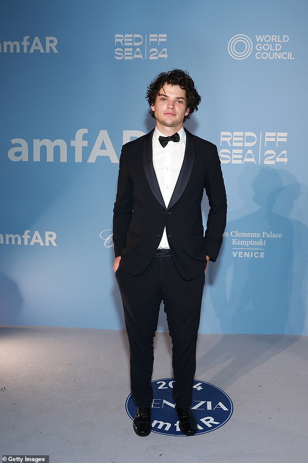 يتقاسم ريتشارد هومر مع زوجته السابقة وعارضة الأزياء كاري لوييل، وقرر تسميته على اسم أجداده بالإضافة إلى الاسم التبتي "جيجمي"