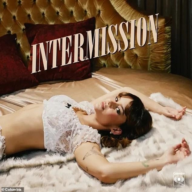 في الثاني من أغسطس، أصدرت كولومبيا EP Intermission المكون من خمس أغنيات لمارين، والذي يتضمن نشيدًا غريبًا يسمى Push Me Over