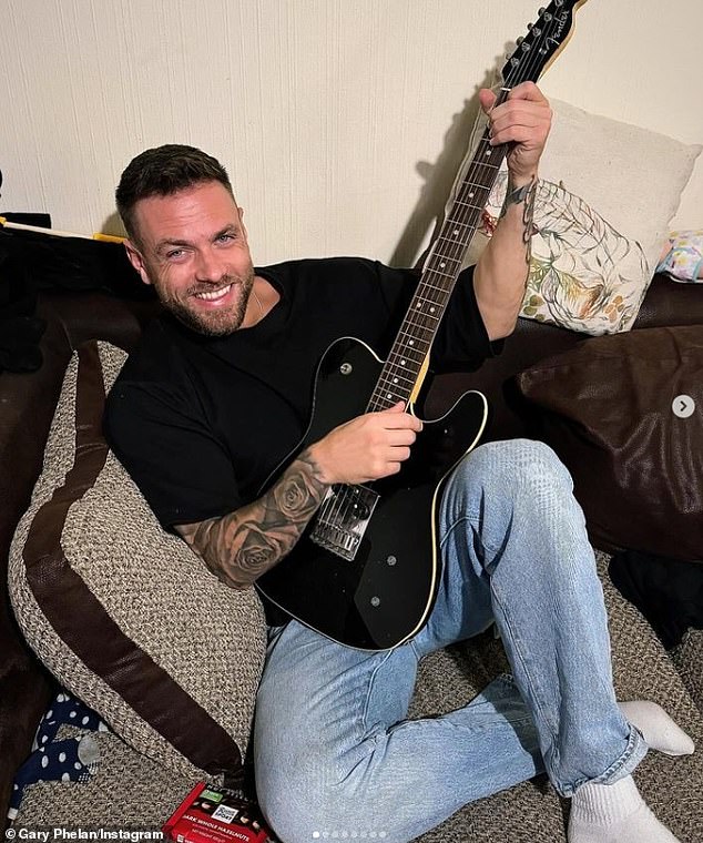 انتقل جاري مؤخرًا إلى دبي حيث واصل الأداء في دائرة الحانات والبارات في الإمارات العربية المتحدة في أماكن مثل McCafferty's Irish Pub