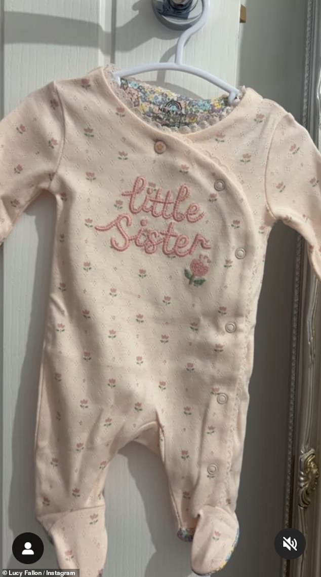 ثم أظهر نهاية الفيديو طفلًا وردي اللون مكتوبًا عليه 