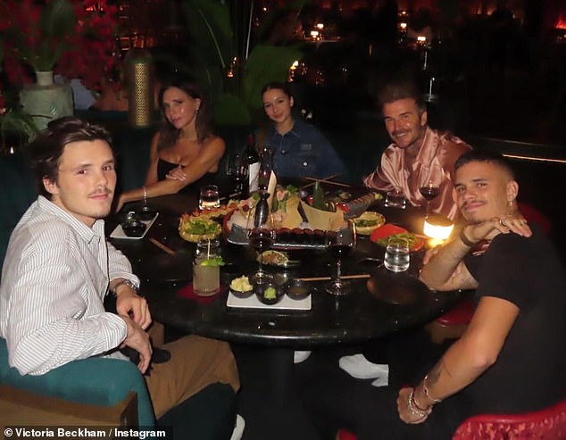 نشر ديفيد، 49 عامًا، وفيكتوريا، 50 عامًا، على إنستغرام يوم الاثنين مجموعة مختارة من أبرز أحداث رحلتهما السريعة مع روميو وكروز، 19 عامًا، وهاربر، 13 عامًا.