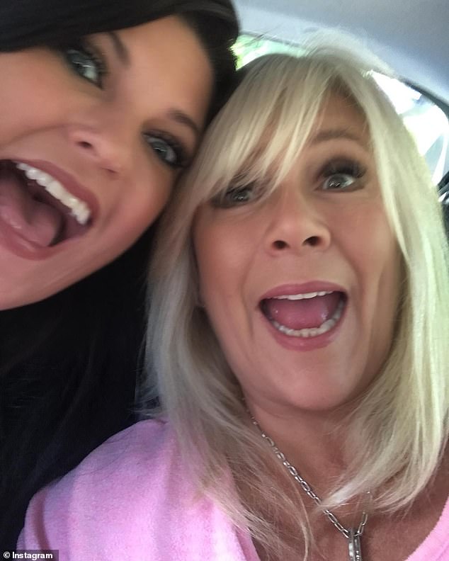 بدأت الممثلة السمراء، التي ولدت في عام 1976، مواعدة سام في عام 2016 بعد وفاة شريكة النجمة ميرا ستراتون بالسرطان.