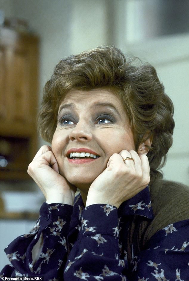 تم تشخيص الممثلة البالغة من العمر 92 عامًا بالخرف الوعائي في عام 2014، وعلى الرغم من أن 