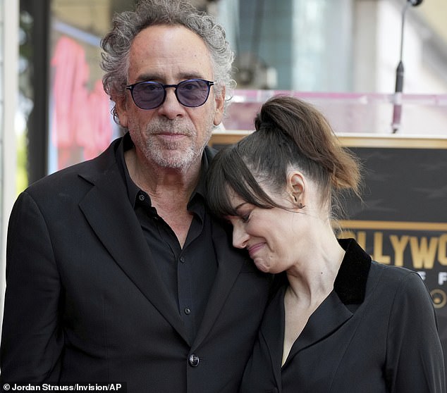 لقد أشادت بتيم لأنه 