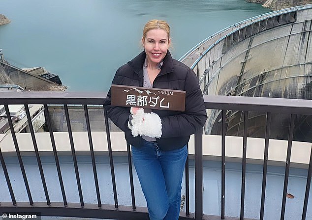 شاركت شقيقة تاجر المخدرات المدان شابيل كوربي مجموعة صور على إنستغرام أظهرت فيها مظهرها الجديد. لقد ودعت شعرها البني المميز وتتمتع الآن بشعر أحمر أنيق يصل إلى الكتفين.