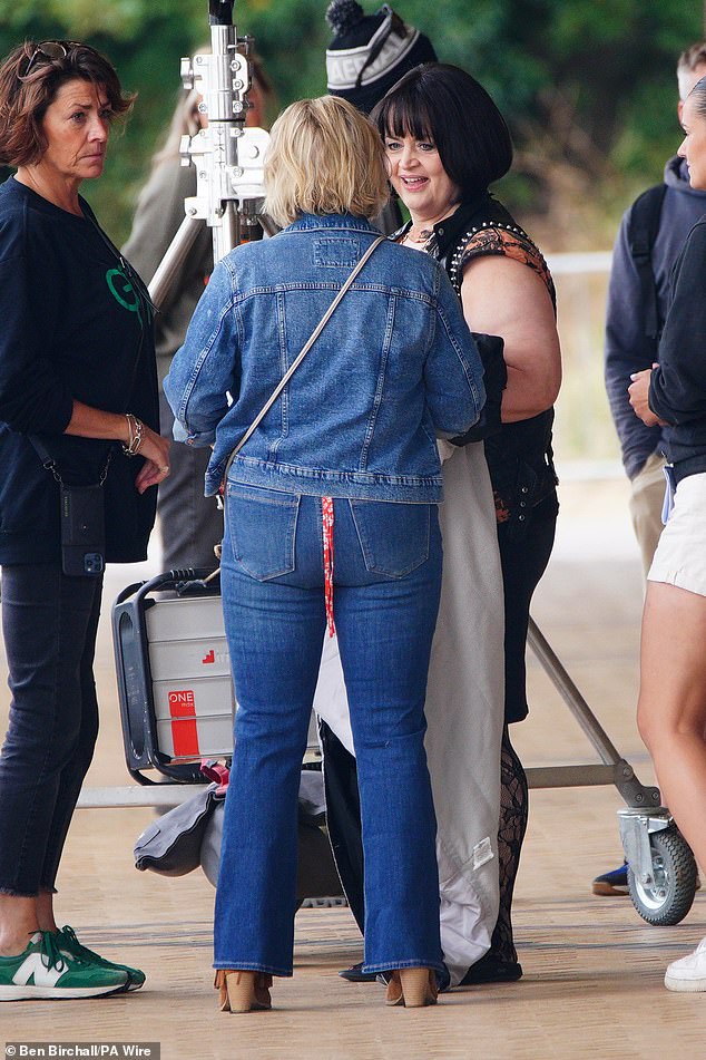 تشمل مسيرة نيسا المتنوعة العمل كمساعدة في إحدى العلامات التجارية الضخمة، ومنتجة في هيئة الإذاعة البريطانية، وبشكل أكثر تشابهًا مع دورها الحالي، سائقة شاحنة