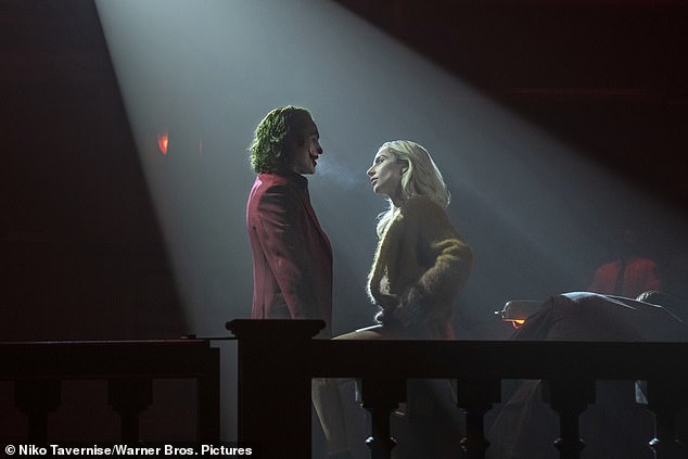 في الواقع، طلب منها الممثل الرئيسي لفيلم Mother Monster، خواكين فينيكس، أن تخفض صوتها المعروف بصوت الميزو سوبرانو ذي الثلاثة أوكتافات، وقال لمجلة Vogue: 