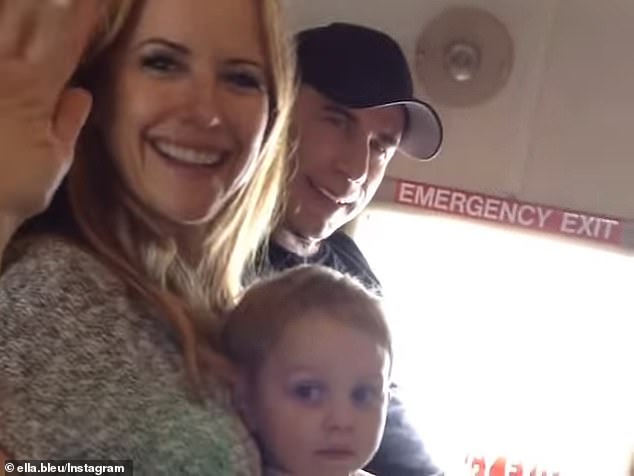 يتضمن الفيديو الموسيقي لأغنية Little Birds مقاطع فيديو منزلية لإيلا وشقيقها بنيامين، 13 عامًا، مع والدتها كيلي ووالدها جون، بالإضافة إلى شقيقها الراحل جيت، الذي توفي عن عمر يناهز 16 عامًا في عام 2009؛ حيث ضرب رأسه في حوض الاستحمام بعد إصابته بنوبة صرع.