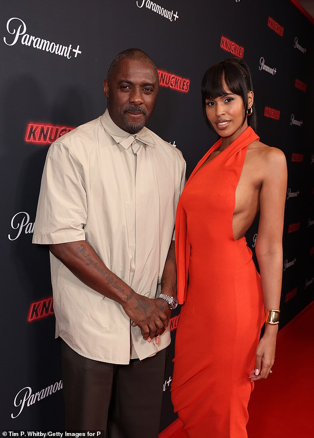 وقال مصدر إن إدريس وزوجته سابرينا كانا آخر من عادا إلى المنزل في الساعات الأولى من الصباح (الصورة في أبريل/نيسان)