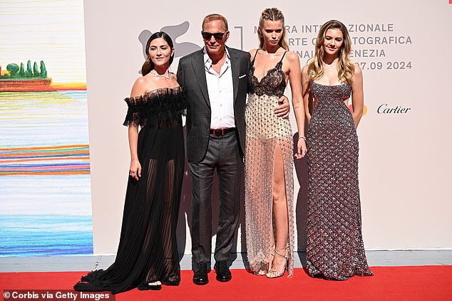 انطلق مهرجان البندقية السينمائي في 28 أغسطس، وبحلول نهاية يوم السبت، سيكون قد عُرض لأول مرة أكثر من 20 فيلمًا كجزء من مسابقة فينيسيا 81.