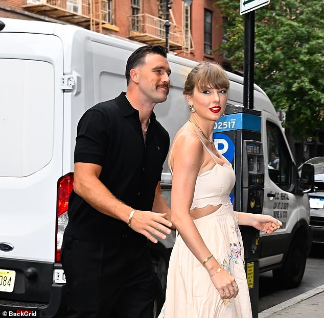 كان الثنائي القوي على علاقة منذ ما يقرب من عام. أصبحت علاقتهما علنية في أكتوبر 2023