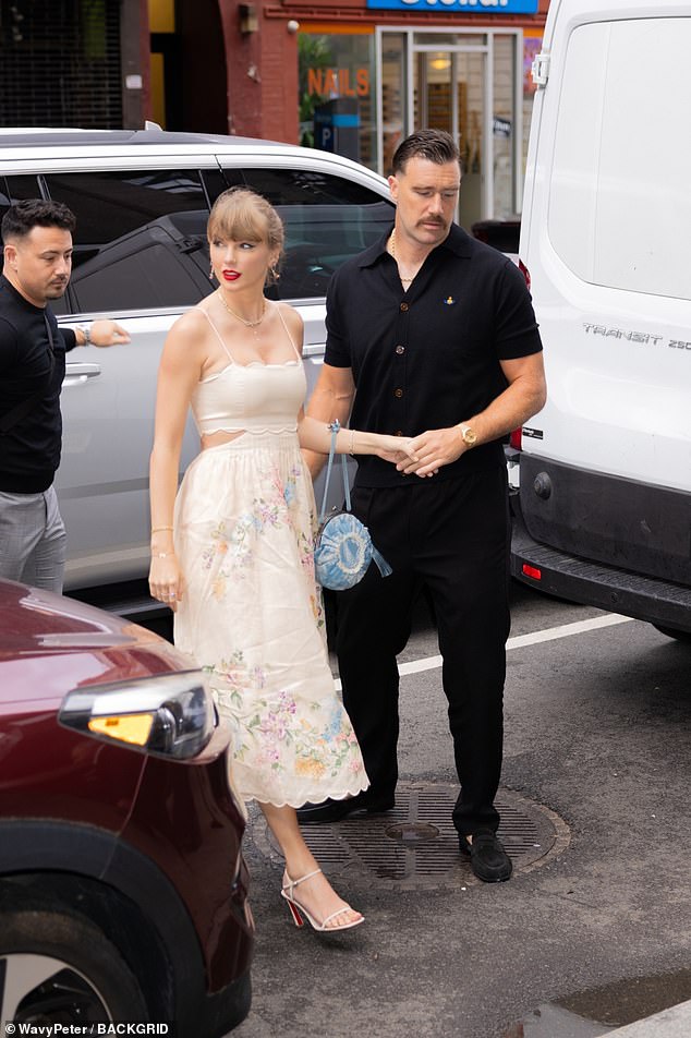 كانت هذه هي المرة الأولى التي شوهدت فيها كيلسي وهي تنضم إليها في استوديو التسجيل، الذي كلف به عازف الروك الأسطوري جيمي هندريكس في عام 1968 وافتتح في عام 1970