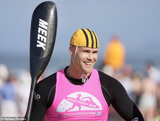 شاركت عارضة الأزياء والمؤثرة نفس الصورة لهما وهما يقبلان بعضهما على إنستغرام في ليلة رأس السنة