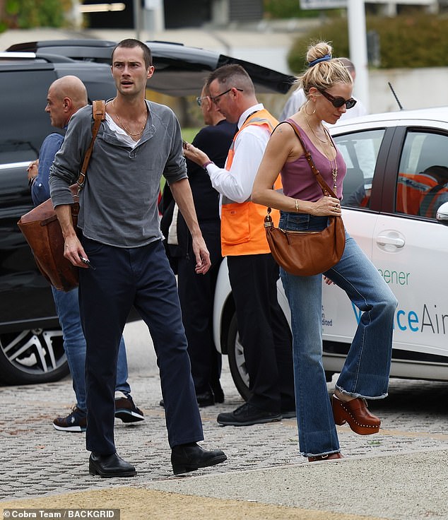 رزقت نجمة فيلم American Sniper بطفلة لم تكشف عن اسمها من صديقها أولي في يناير