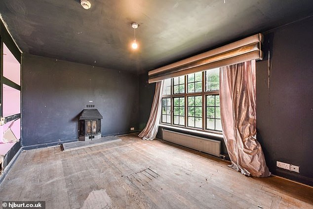 لكن المنزل المكون من تسع غرف نوم عاد مرة أخرى إلى السوق بعد أن كان معروضًا للبيع سابقًا