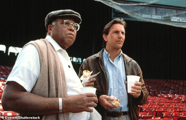 تم تصوير النجم في فيلم Field of Dreams عام 1989 إلى جانب كيفن كوستنر