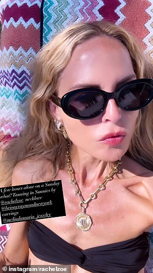 على الرغم من التغيير الكبير في حياتها، يبدو أن راشيل تتعامل مع الأمور بهدوء