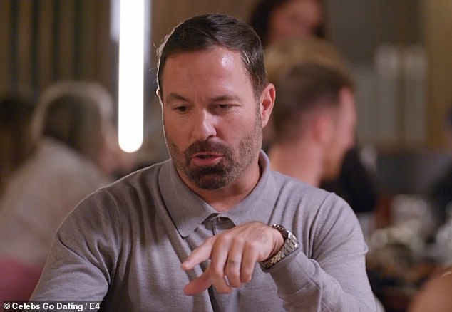 الممثلة السابقة في المسلسلات التلفزيونية، التي اعترفت مؤخرًا بحبها للاعب كرة القدم الهواة، شعرت بالحيرة عندما انتقد رجلها الجديد (في الصورة) بشدة مهاراتها في الطبخ